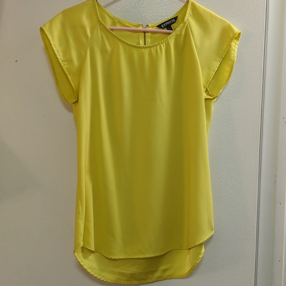 Flowy yellow top
